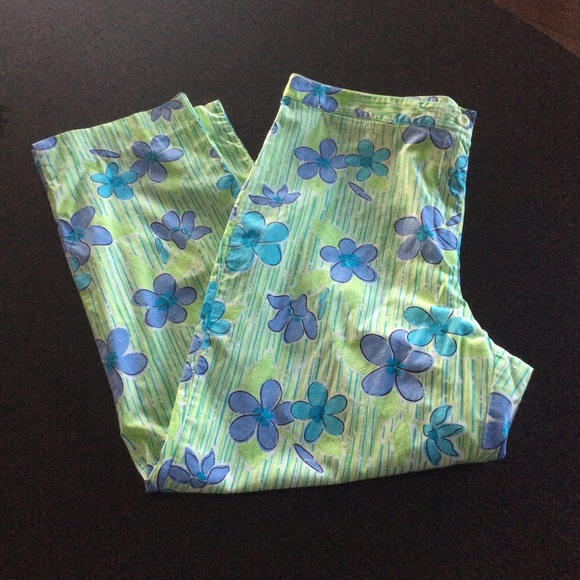 Lilly Pulitzer Pants - Lilly Pulitzer vintage white tag capri pants